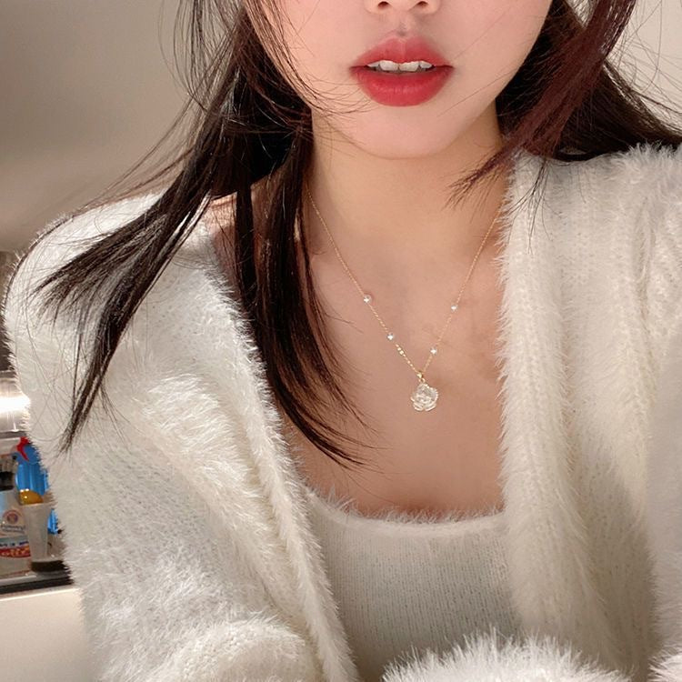 UNI-10280 -  Pearl & Flower - Necklace